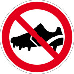 Verbotszeichen - Betreten mit Fußballschuhen verboten